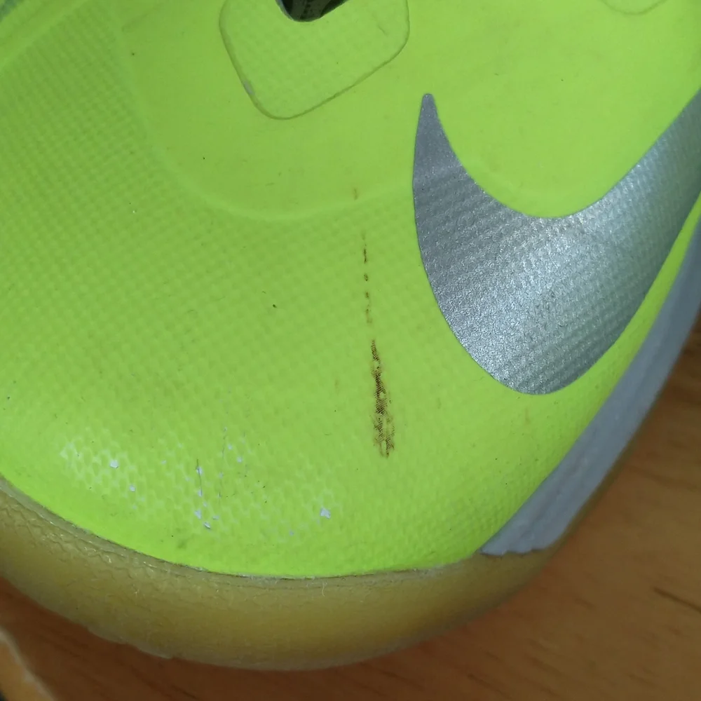 NIKE SNEAKERS! - Picture 3 of 14